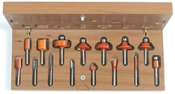 CMT Jeu De Fraise 700.001.00 Jeu De 15 Fraises Dans Une Boîte En Bois Tige 6 Mm HM 3 CMT Jeu De Fraise 700.001.00 Jeu De 15 Fraises Dans Une Boîte En Bois Tige 6 Mm HM